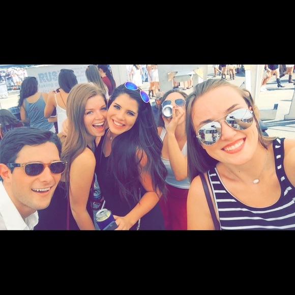 Meet your posher, Jordyn - Picture 15 of 16